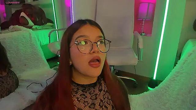 Snapshot of Rosy_Sweet chatting on February 2026 12:12:01 PM Rosy Sweet online show from February 2026 12:12:01 PM