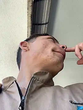 Snapshot of santiObrero chatting on January 2026 03:50:01 PM santiObrero online show from January 2026 03:50:01 PM