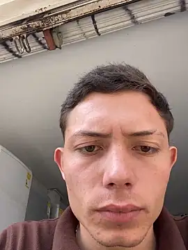 Snapshot of santiObrero chatting on February 2026 03:18:02 PM santiObrero online show from February 2026 03:18:02 PM