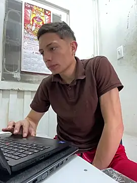 Snapshot of santiObrero chatting on February 2026 04:25:01 PM santiObrero online show from February 2026 04:25:01 PM