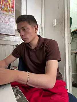 santiObrero online show from February 2026 04:29:01 PM