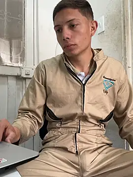 santiObrero online show from April 2026 03:13:01 PM