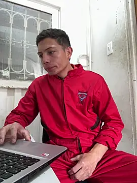 Snapshot of santiObrero chatting on April 2026 03:05:02 PM santiObrero online show from April 2026 03:05:02 PM