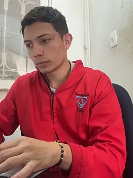 Snapshot of santiObrero chatting on April 2026 03:28:02 PM santiObrero online show from April 2026 03:28:02 PM