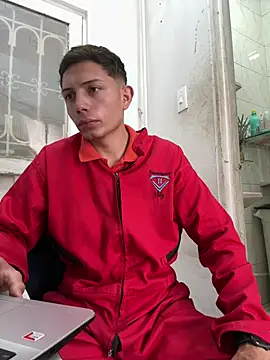 Snapshot of santiObrero chatting on June 2026 05:03:04 PM santiObrero online show from June 2026 05:03:04 PM