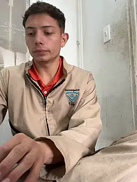 santiObrero online show from June 2026 04:28:02 PM