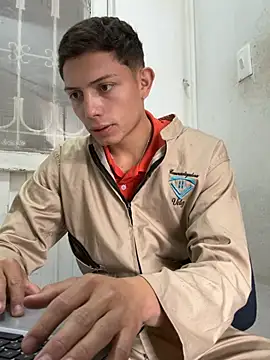 santiObrero online show from June 2026 03:49:02 PM