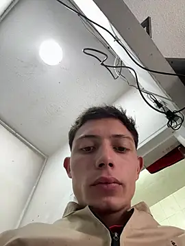 santiObrero online show from July 2026 03:36:01 PM