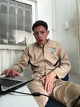 santiObrero online show from July 2026 03:40:01 PM