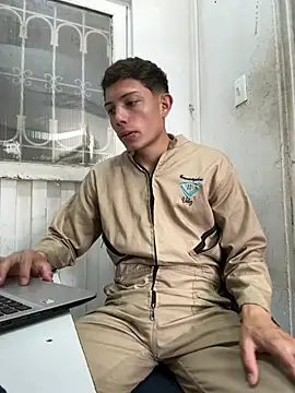santiObrero online show from July 2026 04:11:02 PM