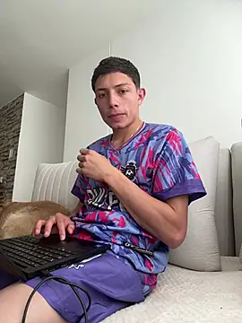 santiObrero online show from July 2026 04:38:01 PM