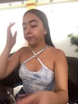 Snapshot of AuroraJohns_Pink chatting on February 2026 05:53:02 PM AuroraJohns Pink online show from February 2026 05:53:02 PM