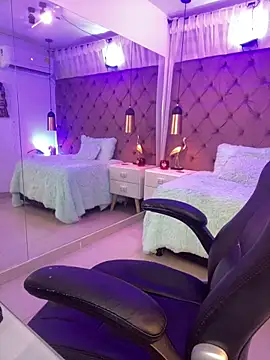 Snapshot of Auri__ chatting on March 2026 07:33:01 PM Auri online show from March 2026 07:33:01 PM