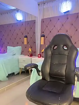 Snapshot of Auri__ chatting on March 2026 07:30:01 PM Auri online show from March 2026 07:30:01 PM