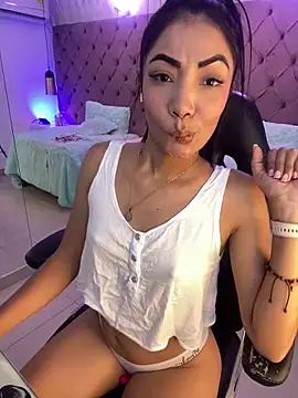 Snapshot of Auri__ chatting on March 2026 07:39:01 PM Auri online show from March 2026 07:39:01 PM