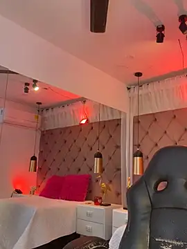 Auri   online show from May 2026 07:34:01 PM