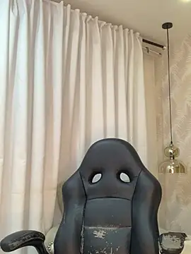 Auri   online show from June 2026 07:29:01 PM