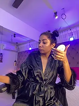 Auri   online show from July 2026 07:45:01 PM