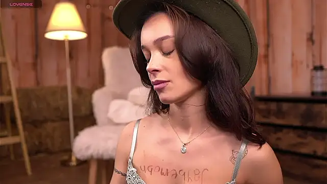 SweetRossie online show from February 2026 04:28:02 AM