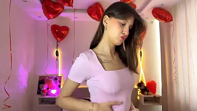 Snapshot of LouiseChavez chatting on February 2026 08:13:01 AM LouiseChavez online show from February 2026 08:13:01 AM