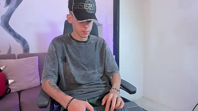 mikebenefleck 01 online show from January 2026 12:43:01 PM