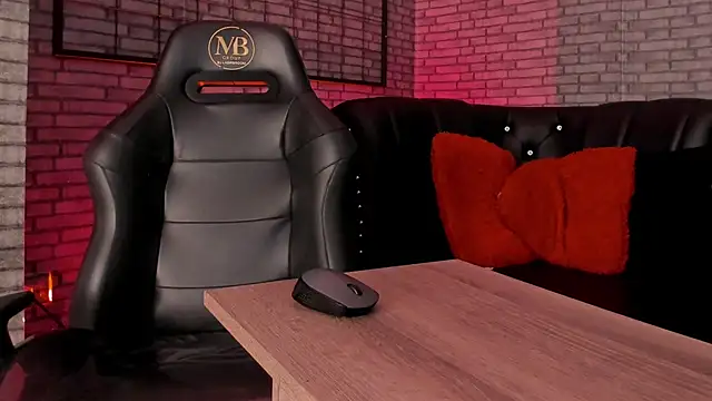 roxxy white online show from February 2026 08:16:01 PM