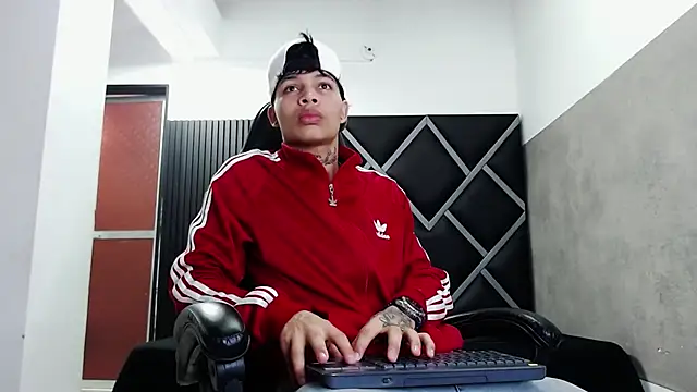 Snapshot of Dogan_Renzo0 chatting on January 2026 08:01:02 PM Dogan Renzo0 online show from January 2026 08:01:02 PM