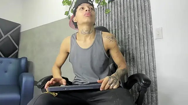 Snapshot of Dogan_Renzo0 chatting on February 2026 08:13:01 PM Dogan Renzo0 online show from February 2026 08:13:01 PM