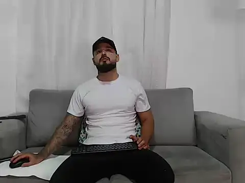 Snapshot of Handsomen69 chatting on February 2026 12:52:02 AM Handsomen69 online show from February 2026 12:52:02 AM