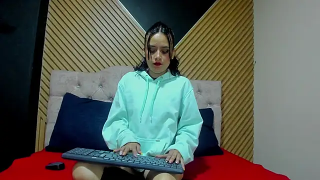 IvyyEmerald online show from March 2026 01:54:02 PM