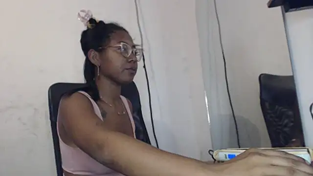 Snapshot of girl_sexy27 chatting on February 2026 07:21:01 PM girl sexy27 online show from February 2026 07:21:01 PM