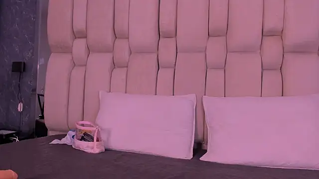 Snapshot of MissValeriePink chatting on February 2026 08:49:02 PM MissValeriePink online show from February 2026 08:49:02 PM