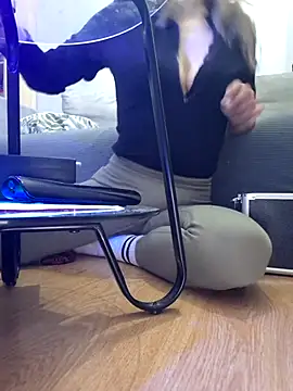 Snapshot of Milifalcon chatting on February 2026 03:32:01 AM Milifalcon online show from February 2026 03:32:01 AM