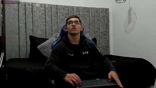 Calvin Hunter online show from March 2026 01:09:02 AM