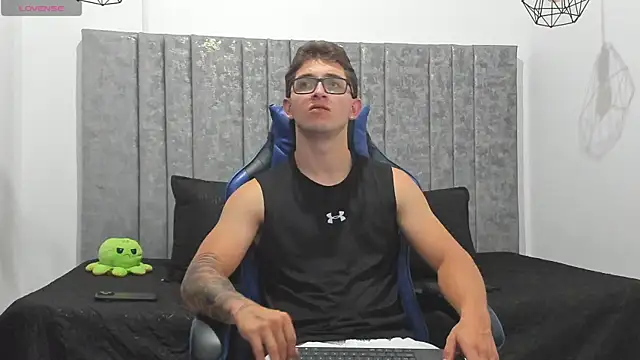 Calvin Hunter online show from July 2026 03:20:02 AM