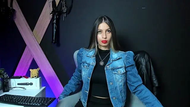 GoddesLeila online show from May 2026 04:25:02 PM