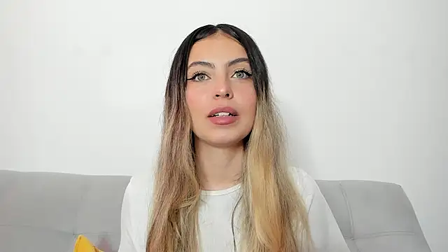 Snapshot of Fernanda_aaaa chatting on May 2026 03:20:02 PM Fernanda aaaa online show from May 2026 03:20:02 PM