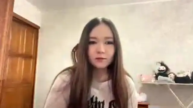 Snapshot of CrunchBerries chatting on January 2026 09:36:02 AM CrunchBerries online show from January 2026 09:36:02 AM