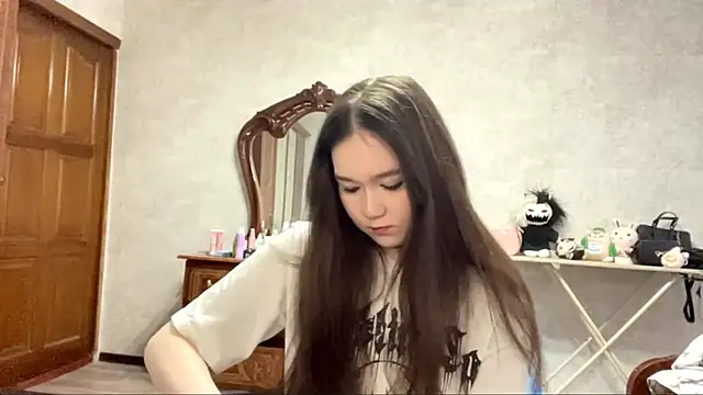 Snapshot of CrunchBerries chatting on February 2026 12:33:01 PM CrunchBerries online show from February 2026 12:33:01 PM