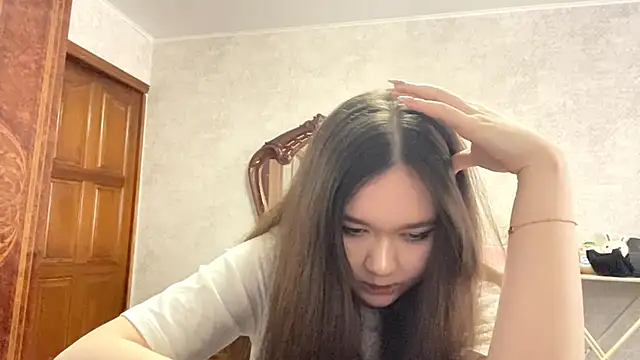 Snapshot of CrunchBerries chatting on February 2026 10:42:01 AM CrunchBerries online show from February 2026 10:42:01 AM