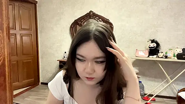 Snapshot of CrunchBerries chatting on February 2026 11:58:01 AM CrunchBerries online show from February 2026 11:58:01 AM