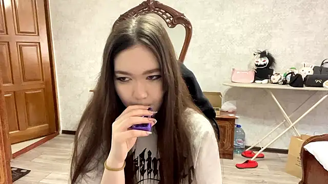 Snapshot of CrunchBerries chatting on February 2026 10:51:02 AM CrunchBerries online show from February 2026 10:51:02 AM