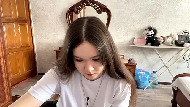 Snapshot of CrunchBerries chatting on February 2026 10:20:02 AM CrunchBerries online show from February 2026 10:20:02 AM