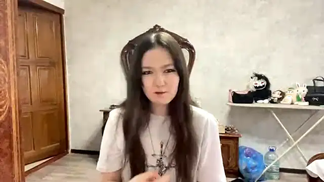 Snapshot of CrunchBerries chatting on February 2026 11:08:02 AM CrunchBerries online show from February 2026 11:08:02 AM