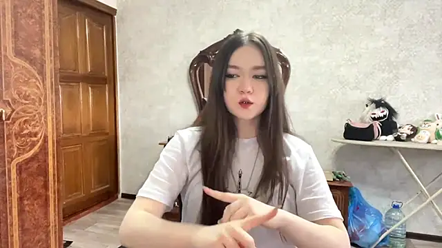 Snapshot of CrunchBerries chatting on February 2026 10:45:02 AM CrunchBerries online show from February 2026 10:45:02 AM