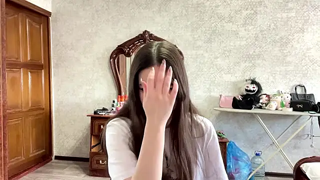 Snapshot of CrunchBerries chatting on February 2026 09:49:01 AM CrunchBerries online show from February 2026 09:49:01 AM