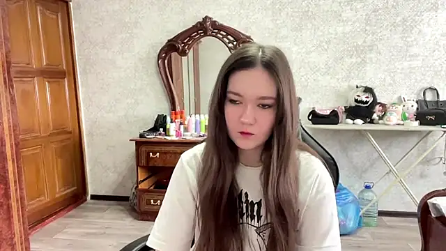 Snapshot of CrunchBerries chatting on February 2026 10:25:01 AM CrunchBerries online show from February 2026 10:25:01 AM