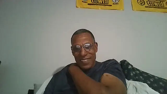 swimmer2496 online show from May 2026 01:44:01 AM
