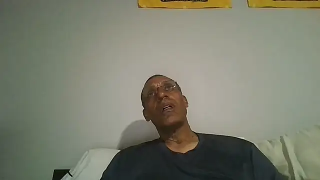 swimmer2496 online show from June 2026 05:17:01 AM