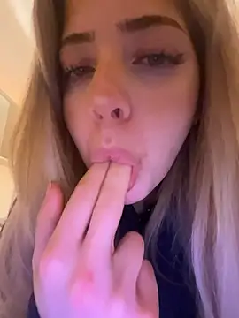 Snapshot of MelliMoon chatting on February 2026 11:23:02 PM MelliMoon online show from February 2026 11:23:02 PM